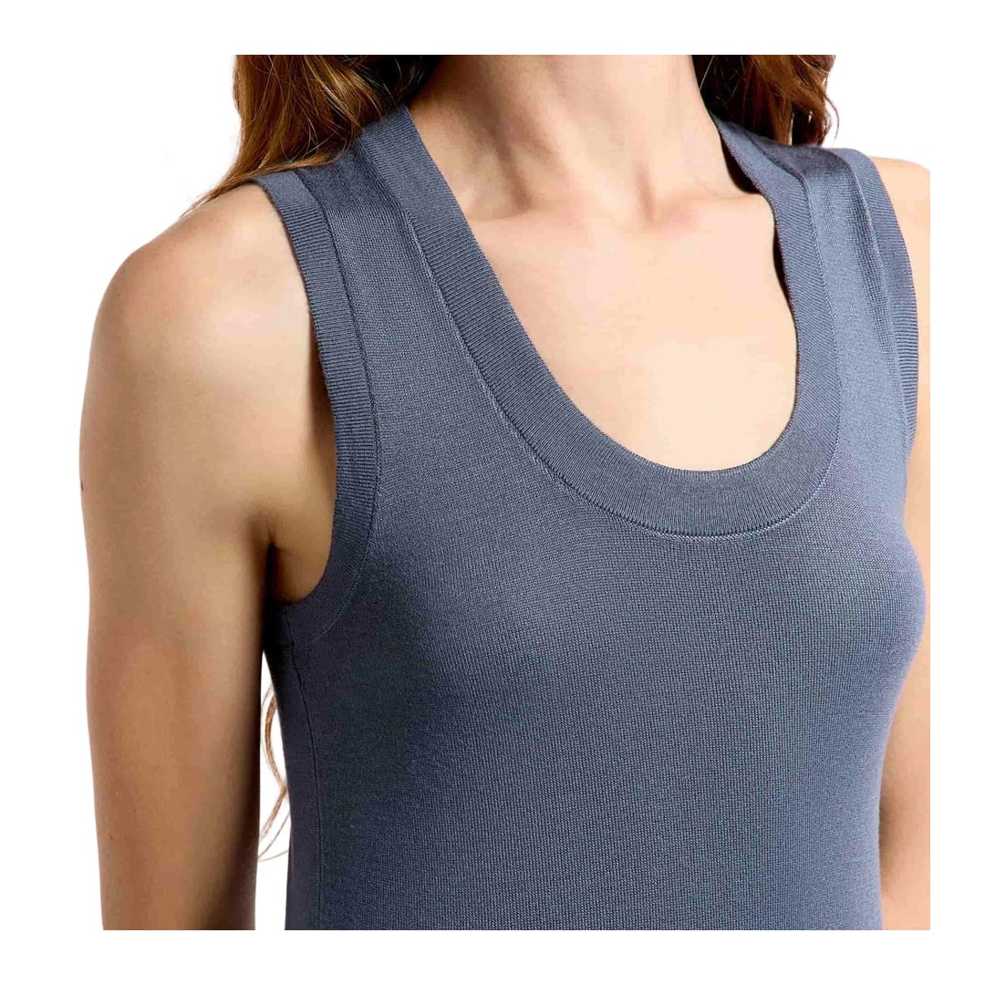 Blusa Hering Sem Manga Decote U Em Tricô K5AG Cinza Chumbo