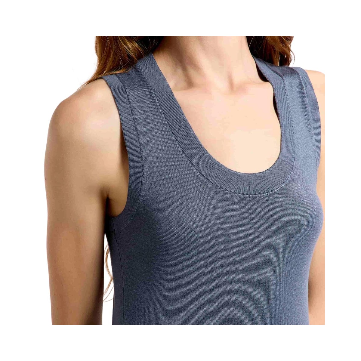 Blusa Hering Sem Manga Decote U Em Tricô K5AG Cinza Chumbo Blusa Hering Sem Manga Decote U Em Tricô K5AG Cinza Chumbo
