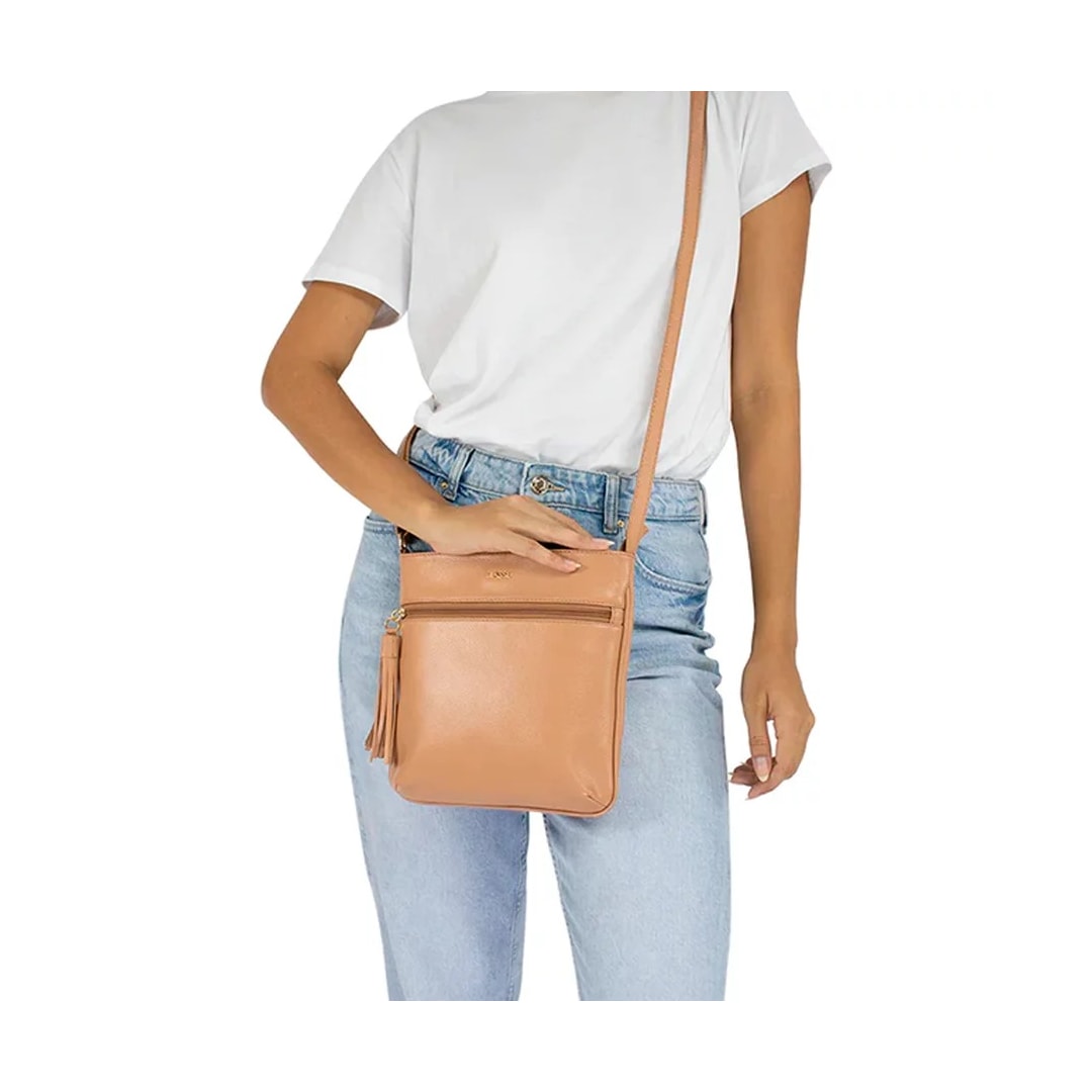 Bolsa Classe Feminina Tiracolo De Couro 302 Tan Bolsa Classe Feminina Tiracolo De Couro 302 Tan