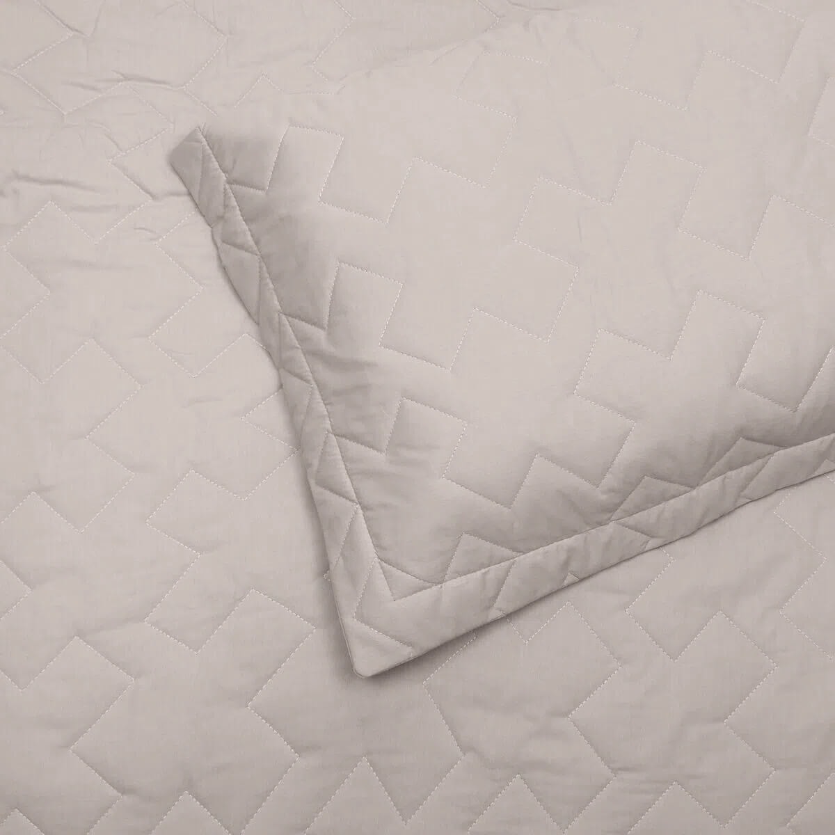 Bouton Porta Travesseiro Matelasse 230 Fios 398 Color Fendi