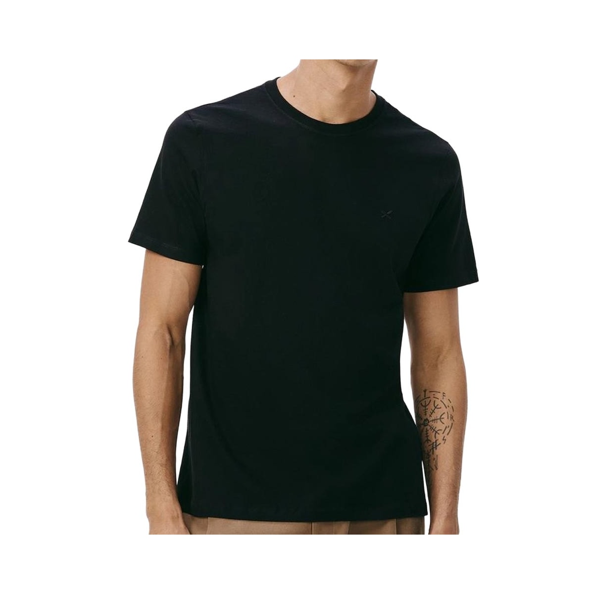 Camiseta Hering Meia Manga Básica 4Fef Preta Camiseta Hering Meia Manga Básica 4Fef Preta