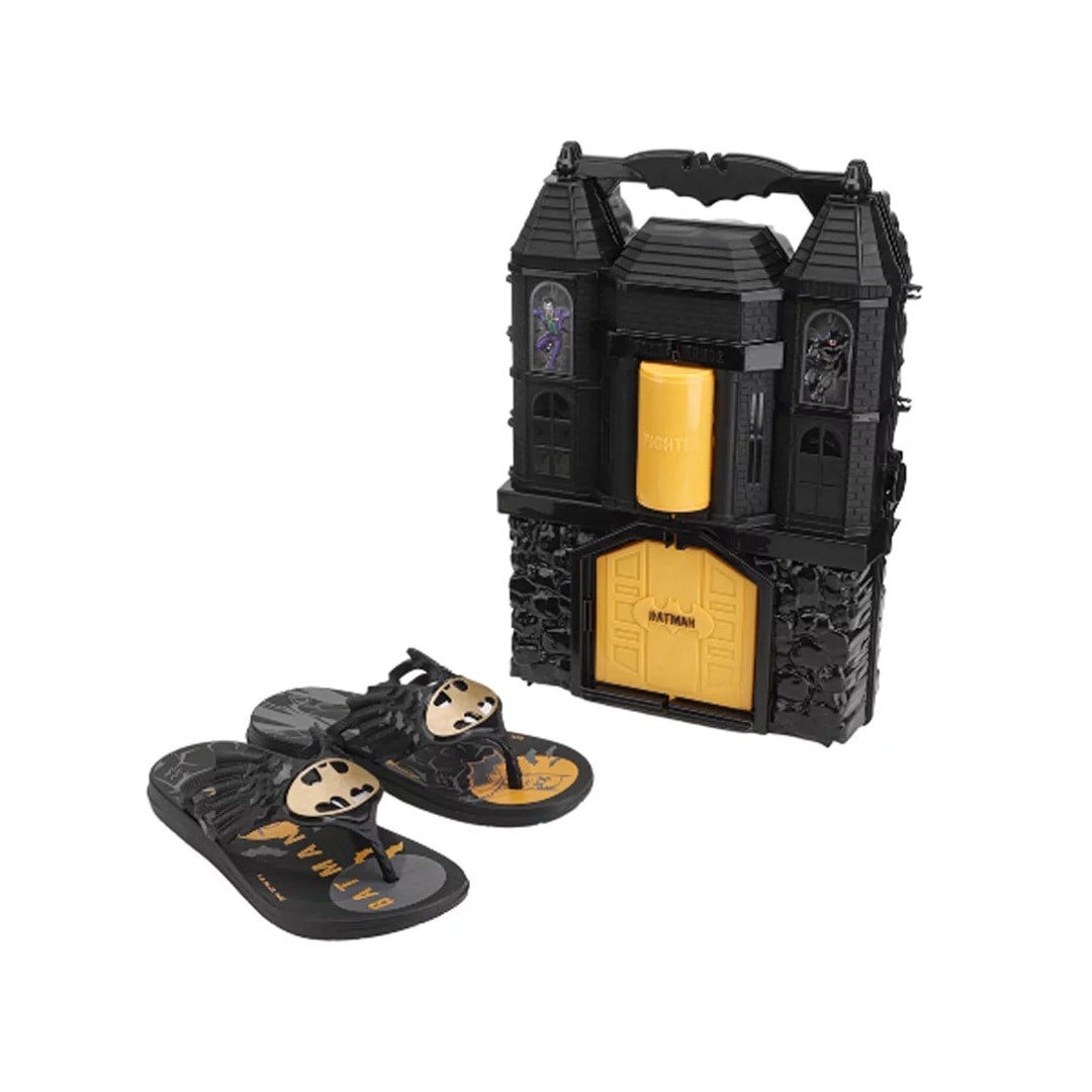 Chinelo Grendene Batman Batcaverna 22761 Preto/Amarelo/Grafit Chinelo Grendene Batman Batcaverna 22761 Preto/Amarelo/Grafit