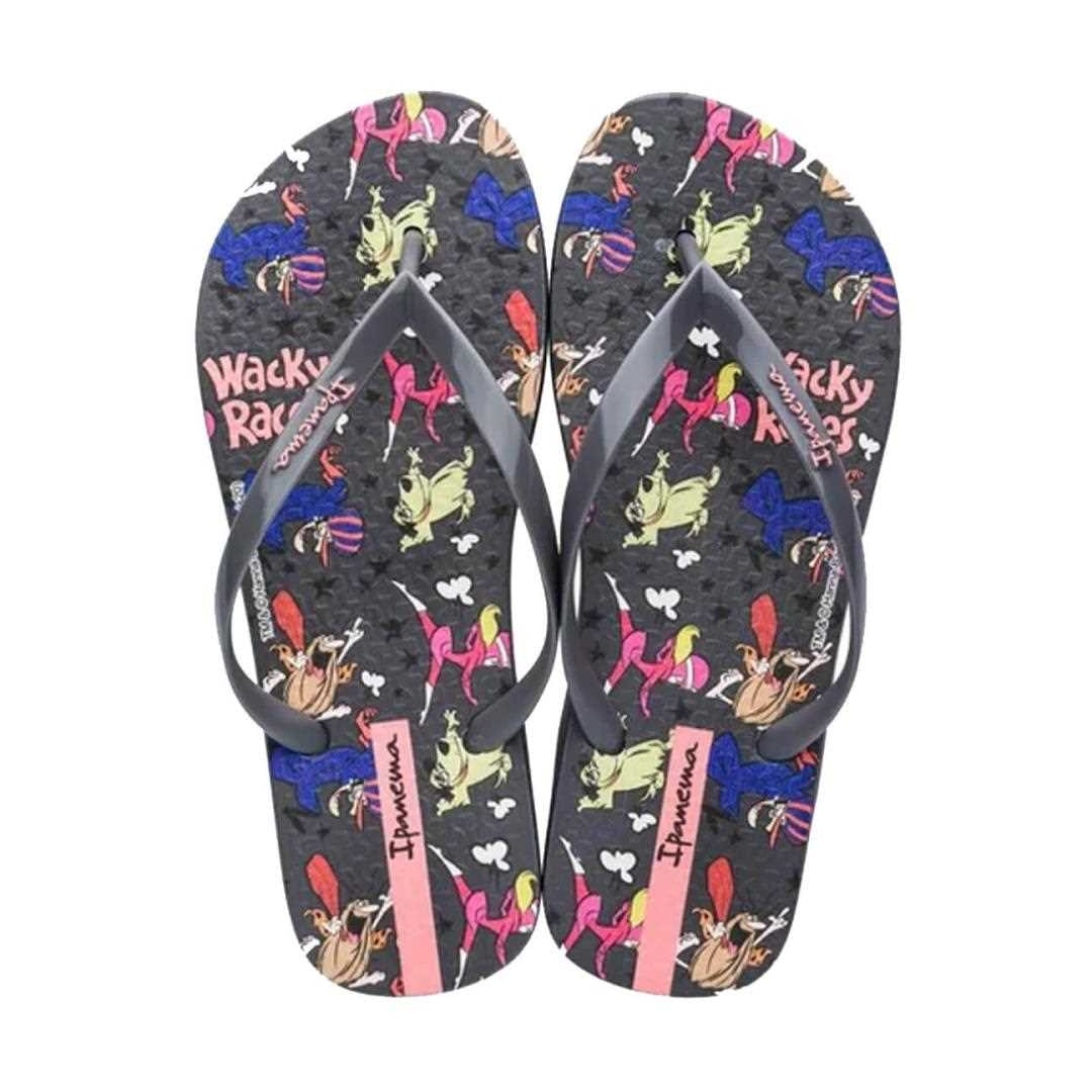 Chinelo Grendene Ipanema Warner Play 26579 Grafite/Cinza