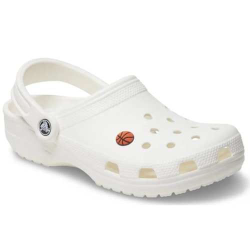 Detalhe - Jibbitz Crocs Textured Basketball 10015078 Marrom