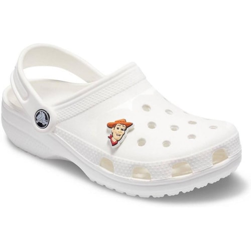 Detalhe - Jibbitz Crocs Toy Story Woody 10007230 Pele