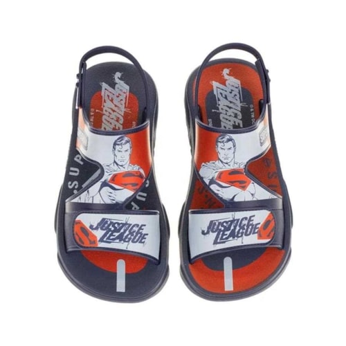 Detalhe - Sandália Grendene Liga da Justiça Slingbag 22759 Azul/Vermelho