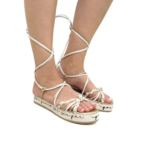 Detalhe - Sandália Sua Cia Flatform Papete 8255.15089 Light Gold
