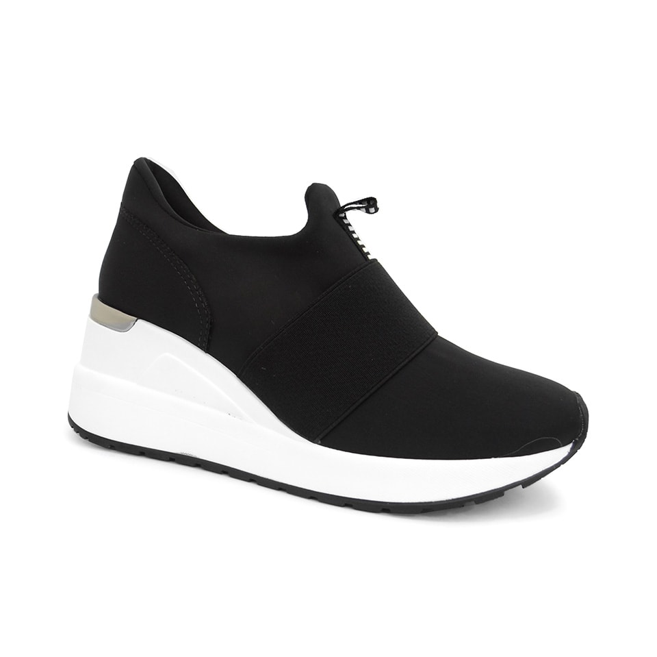 tenis branco feminino fechado
