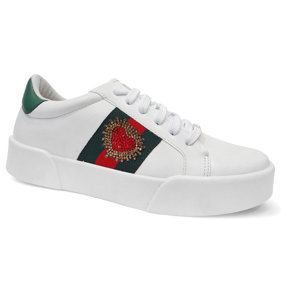 tenis branco feminino com coracao
